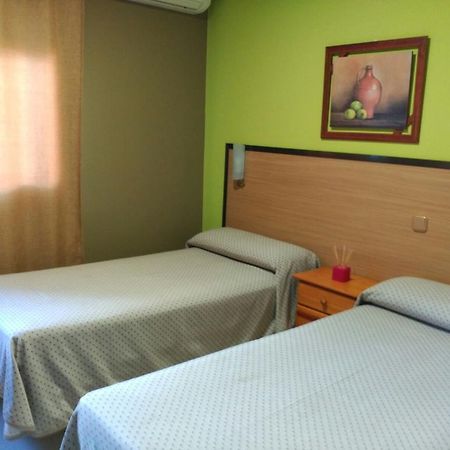 Hostal Ds Velilla de San Antonio Exteriér fotografie