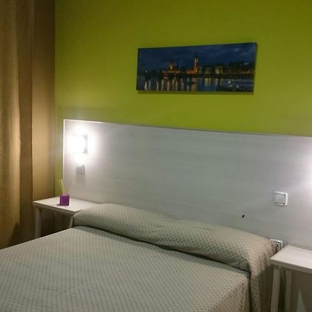 Hostal Ds Velilla de San Antonio Exteriér fotografie