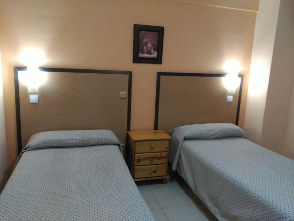 Hostal Ds Velilla de San Antonio Exteriér fotografie