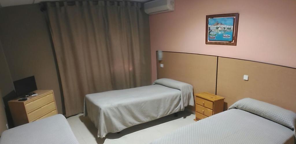 Hostal Ds Velilla de San Antonio Exteriér fotografie