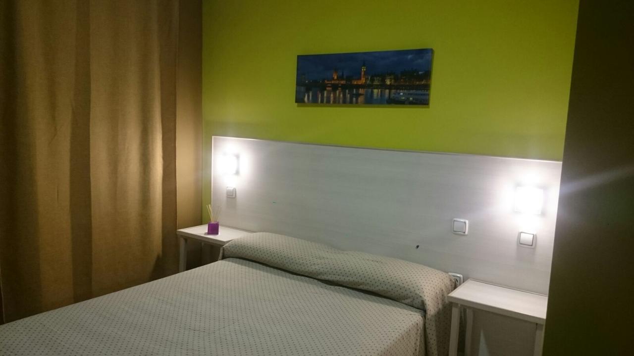 Hostal Ds Velilla de San Antonio Exteriér fotografie