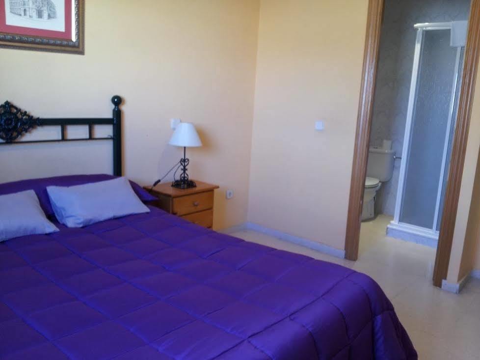 Hostal Ds Velilla de San Antonio Exteriér fotografie